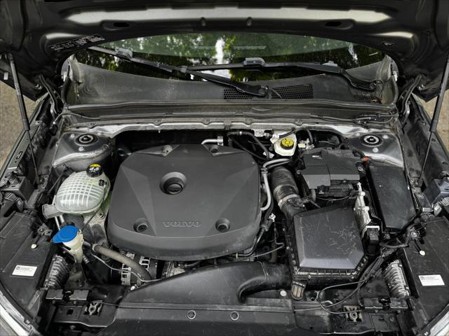 used 2019 Volvo XC40 car, priced at $20,895