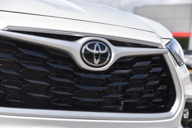 used 2022 Toyota Highlander car, priced at $29,875