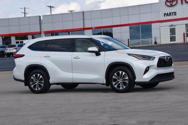 used 2022 Toyota Highlander car, priced at $29,875