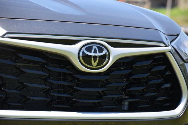 used 2024 Toyota Highlander car, priced at $34,999