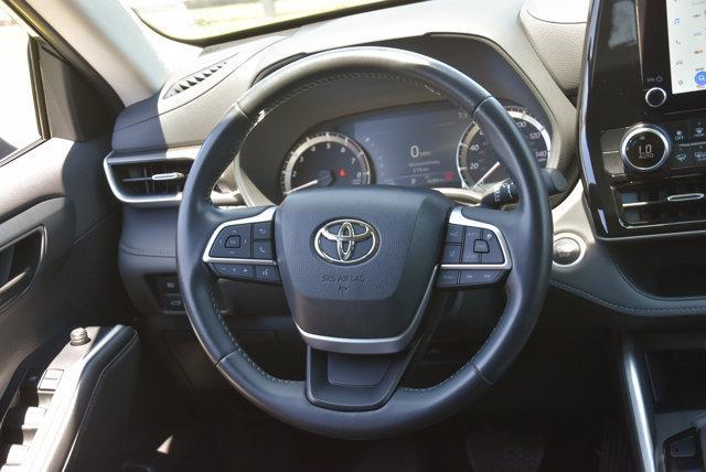 used 2024 Toyota Highlander car, priced at $34,999