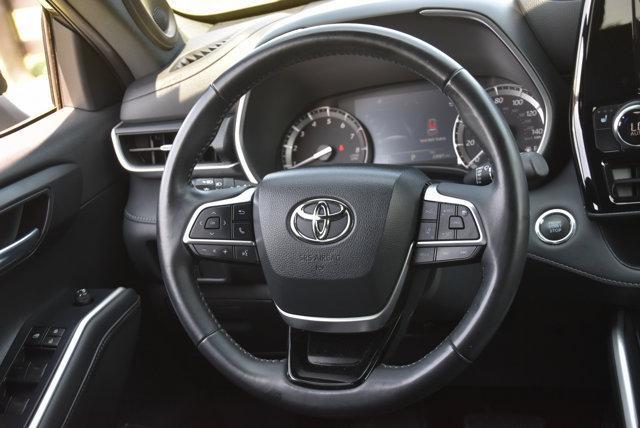 used 2022 Toyota Highlander car, priced at $41,379
