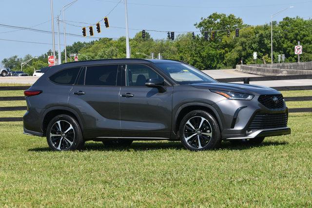 used 2022 Toyota Highlander car, priced at $41,379