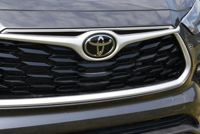 used 2022 Toyota Highlander car, priced at $36,999