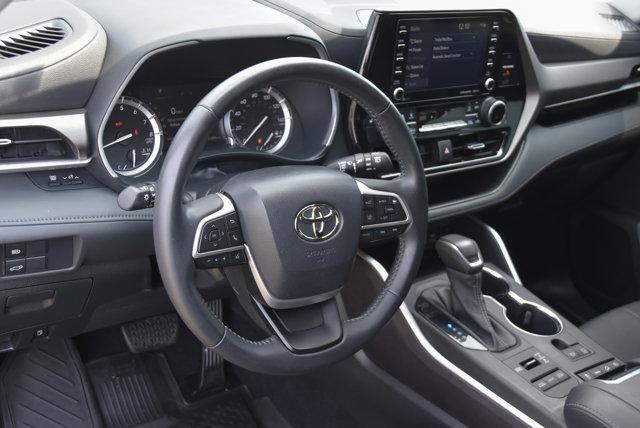 used 2022 Toyota Highlander car, priced at $36,999