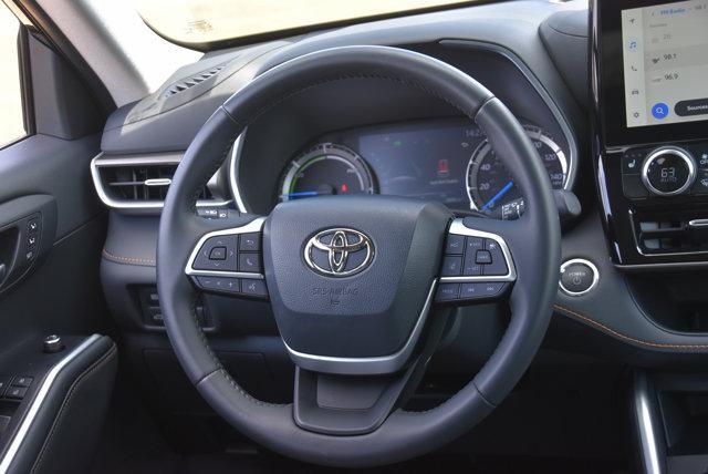 used 2023 Toyota Highlander Hybrid car, priced at $45,978