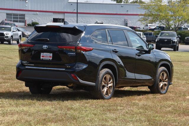 used 2023 Toyota Highlander Hybrid car, priced at $45,978