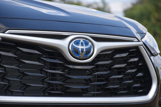 used 2023 Toyota Highlander Hybrid car, priced at $45,978