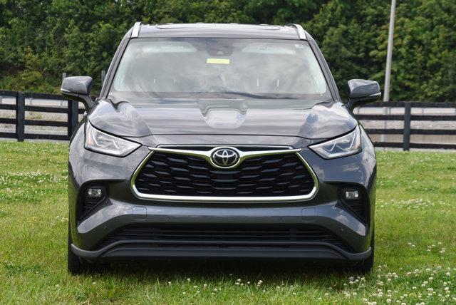 used 2020 Toyota Highlander car, priced at $29,625