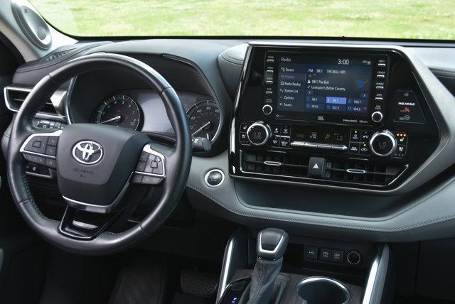 used 2020 Toyota Highlander car, priced at $29,625