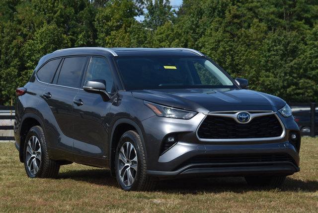 used 2022 Toyota Highlander Hybrid car, priced at $39,999