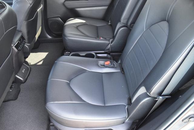 used 2022 Toyota Highlander Hybrid car, priced at $39,999