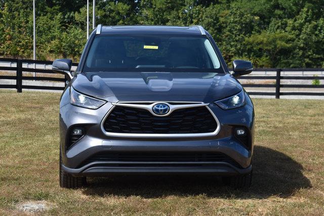 used 2022 Toyota Highlander Hybrid car, priced at $39,999