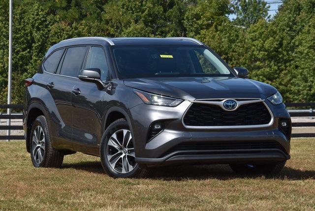 used 2022 Toyota Highlander Hybrid car, priced at $39,999