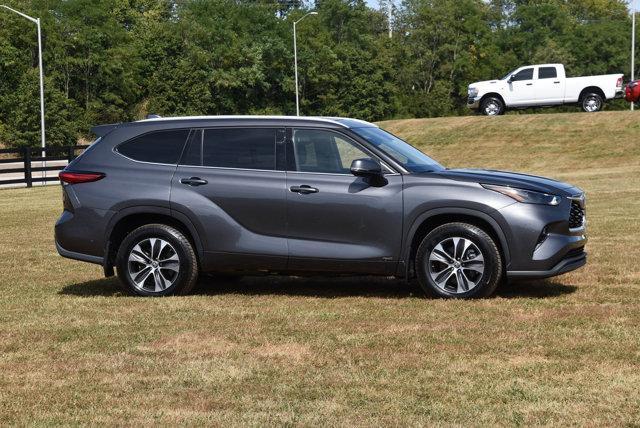 used 2022 Toyota Highlander Hybrid car, priced at $39,999