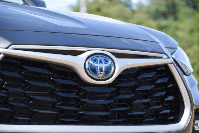 used 2022 Toyota Highlander Hybrid car, priced at $39,999