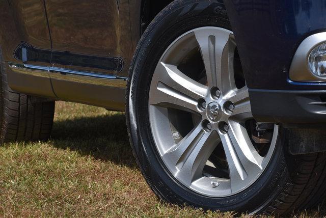 used 2013 Toyota Highlander car, priced at $16,274