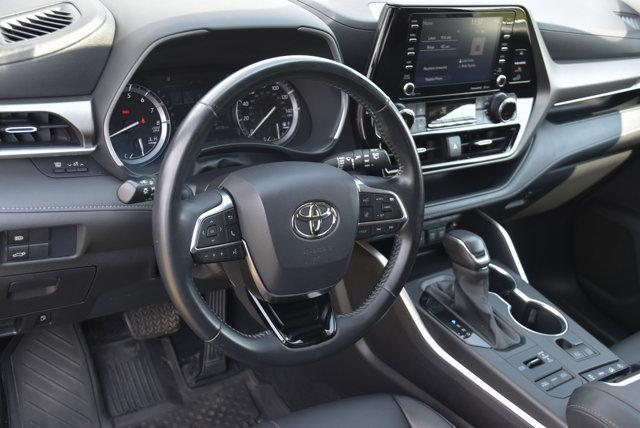 used 2021 Toyota Highlander car, priced at $33,450