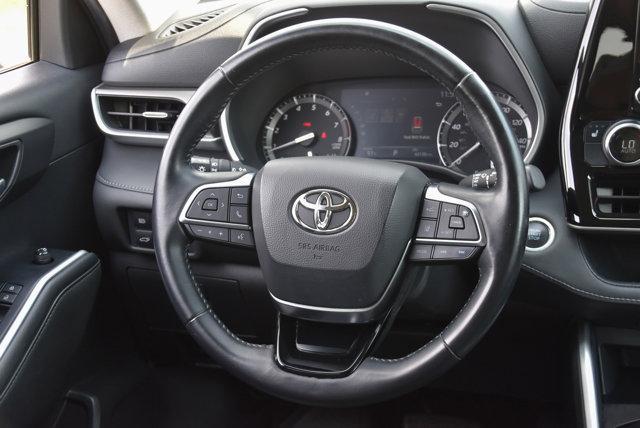 used 2021 Toyota Highlander car, priced at $33,450