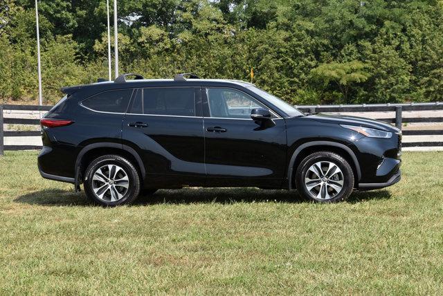 used 2021 Toyota Highlander car, priced at $33,450