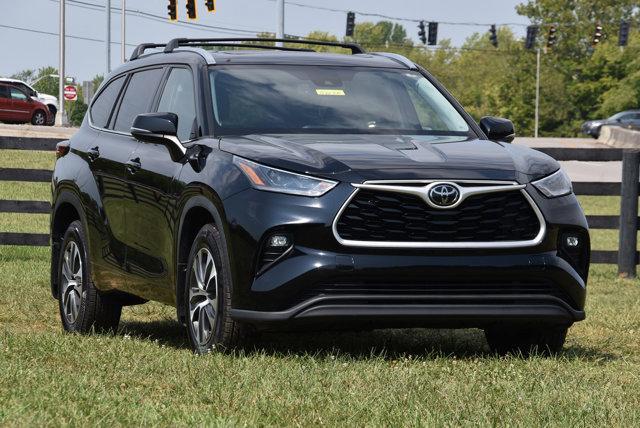 used 2021 Toyota Highlander car, priced at $33,450