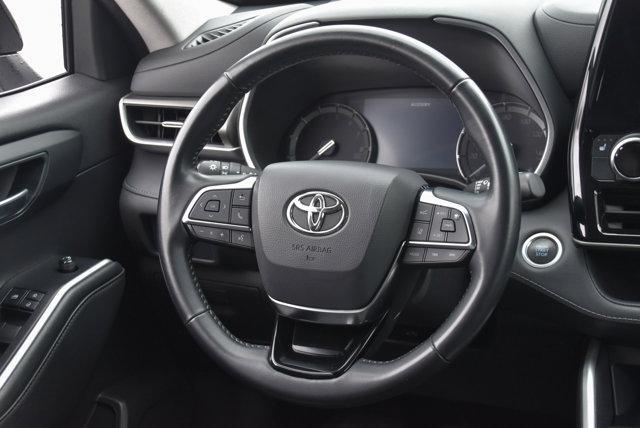 used 2021 Toyota Highlander car, priced at $32,922