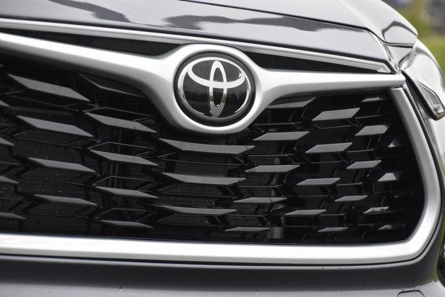 used 2023 Toyota Highlander car, priced at $33,304