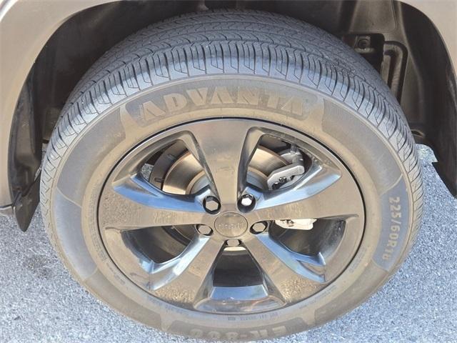 used 2020 Jeep Cherokee car, priced at $15,997