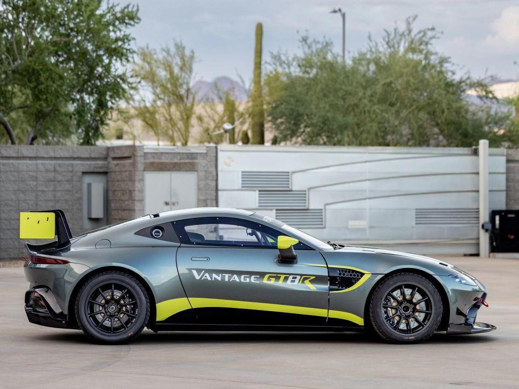 used 2022 Aston Martin Vantage car