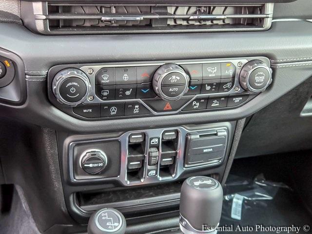 new 2025 Jeep Wrangler car, priced at $53,513