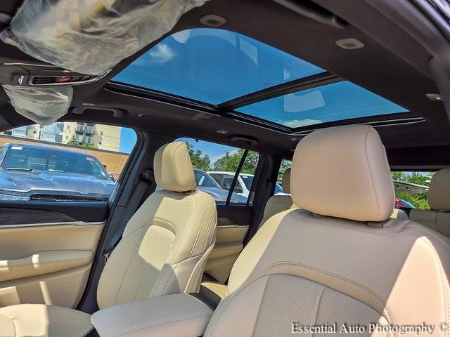 new 2025 Jeep Grand Cherokee car, priced at $50,276