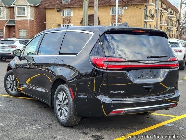 new 2025 Chrysler Pacifica Hybrid car, priced at $46,008