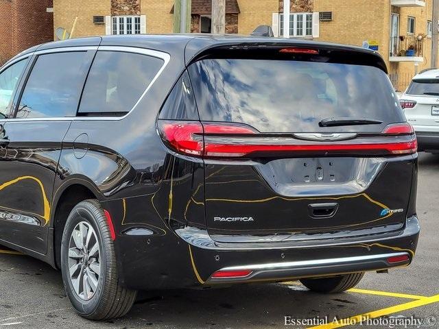 new 2025 Chrysler Pacifica Hybrid car, priced at $46,008