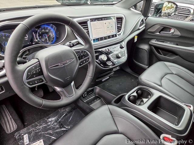 new 2025 Chrysler Pacifica car, priced at $45,753