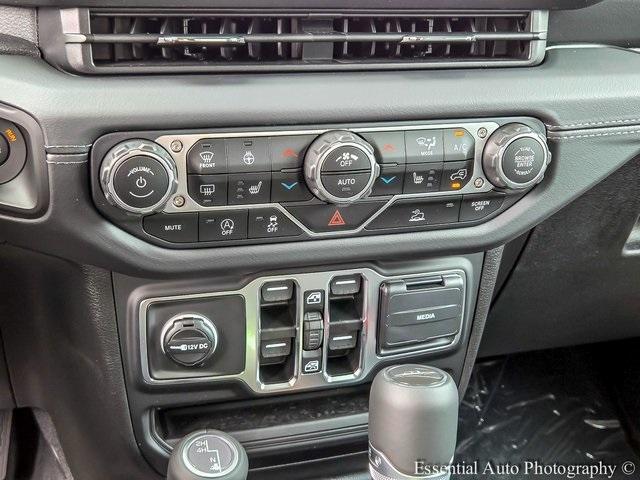 new 2025 Jeep Gladiator car, priced at $43,825