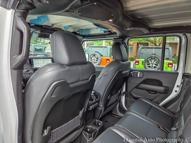 new 2025 Jeep Gladiator car, priced at $43,825