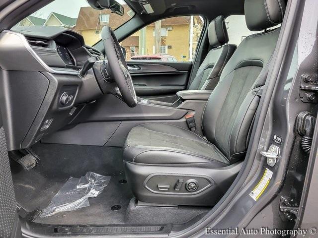 new 2025 Jeep Grand Cherokee car, priced at $45,268