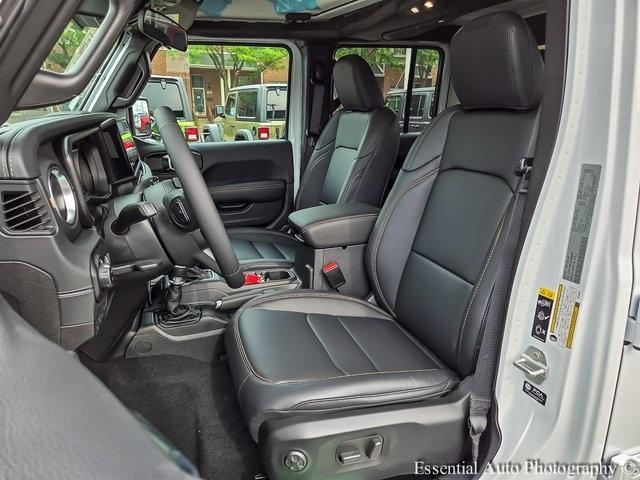 new 2025 Jeep Gladiator car, priced at $43,825