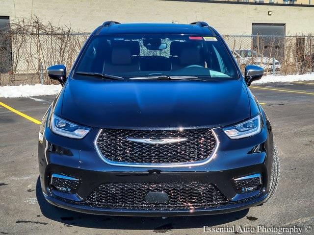 new 2025 Chrysler Pacifica Hybrid car, priced at $45,271