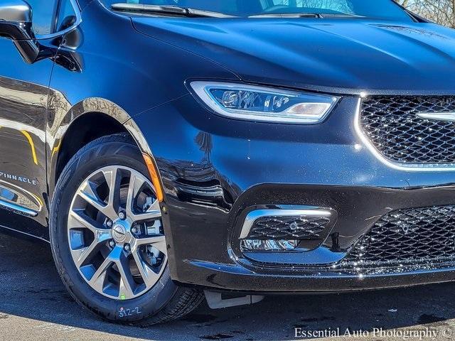 new 2025 Chrysler Pacifica Hybrid car, priced at $45,271