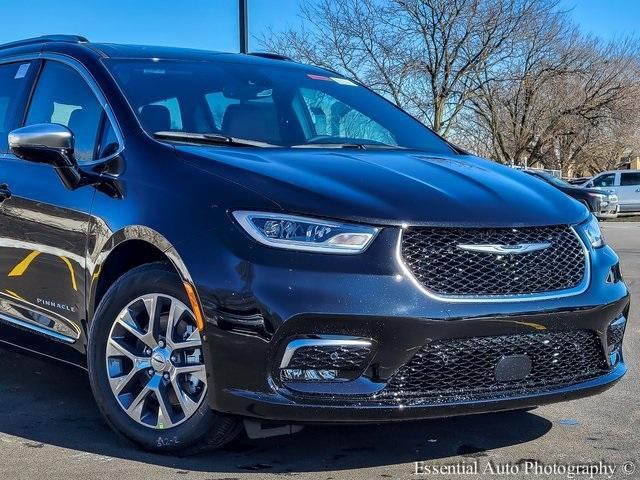 new 2025 Chrysler Pacifica Hybrid car, priced at $45,271