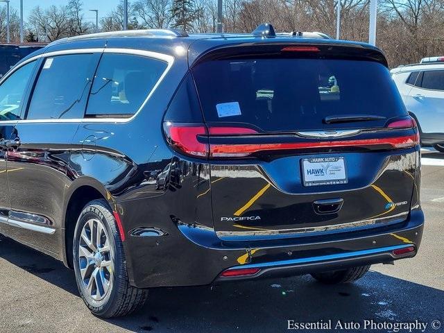 new 2025 Chrysler Pacifica Hybrid car, priced at $45,271