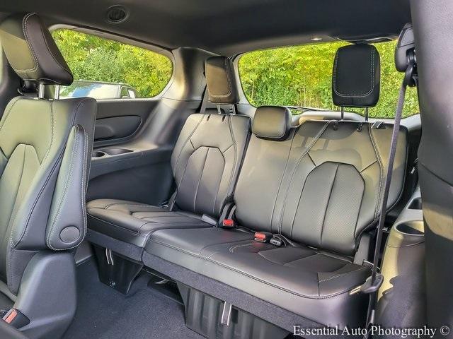 new 2026 Chrysler Pacifica Hybrid car, priced at $51,826