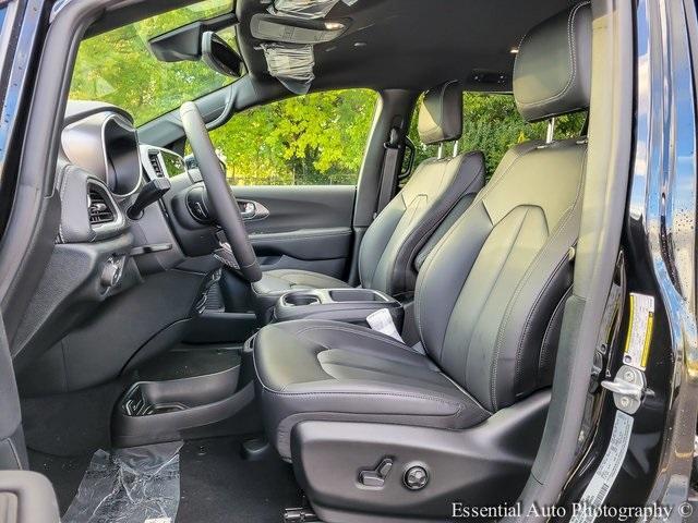 new 2026 Chrysler Pacifica Hybrid car, priced at $51,826