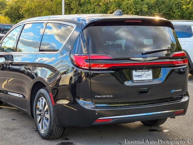 new 2026 Chrysler Pacifica Hybrid car, priced at $51,826