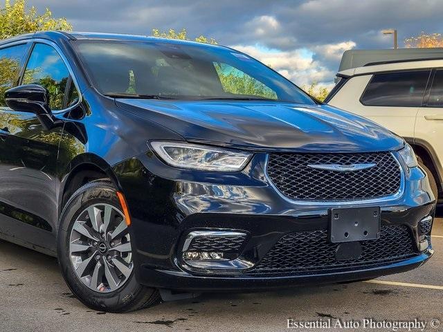 new 2026 Chrysler Pacifica Hybrid car, priced at $51,826