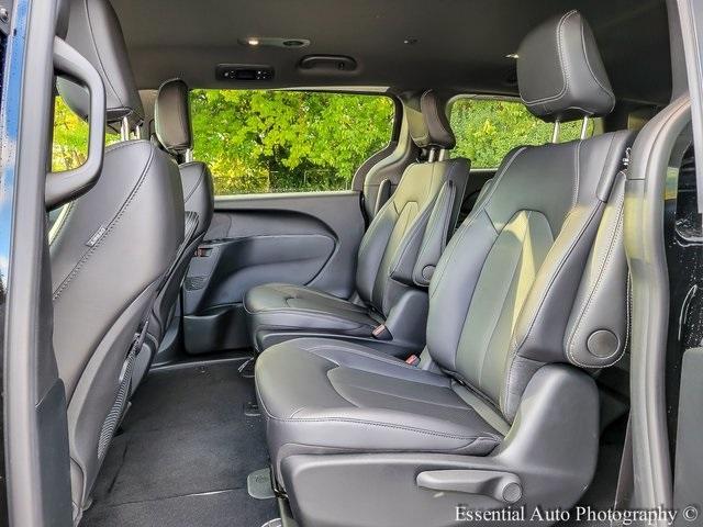 new 2026 Chrysler Pacifica Hybrid car, priced at $51,826