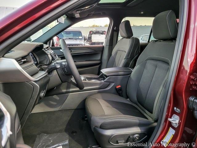 new 2025 Jeep Grand Cherokee car, priced at $38,288