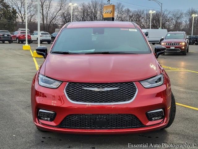 new 2025 Chrysler Pacifica Hybrid car, priced at $38,954