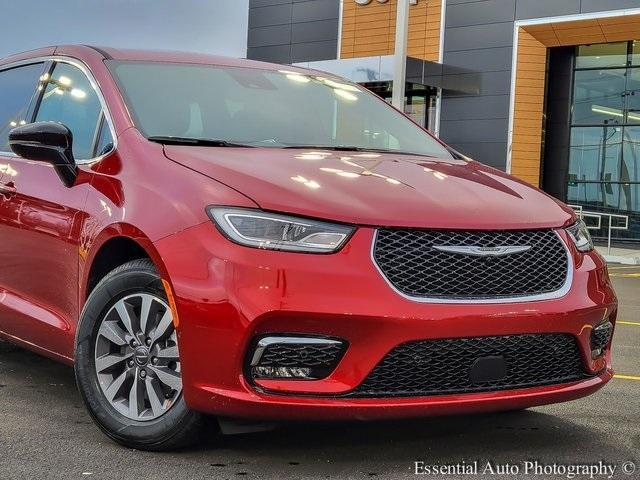 new 2025 Chrysler Pacifica Hybrid car, priced at $38,954